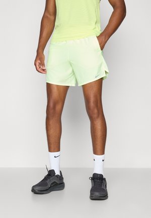 STRIDE - Pantaloni scurți sport - barely volt