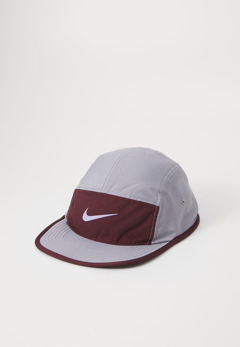 Nike Performance FLY CAP UNISEX - Cap - cement grey/burgundy crush/anthracite/hydrangeas