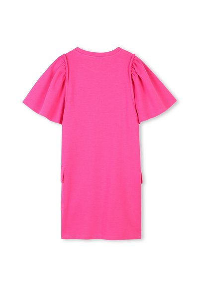 Roze jurk met korte mouwen, voorzien van pofmouwen, een ronde hals en zijzakken voor extra detail en functionaliteit.