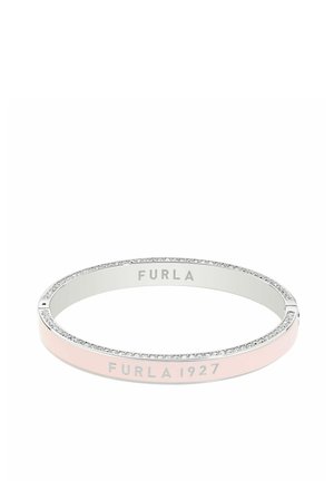 Sølv- og lyserød armring med indlejrede krystaller og indgraveret "FURLA 1927" på ydersiden.