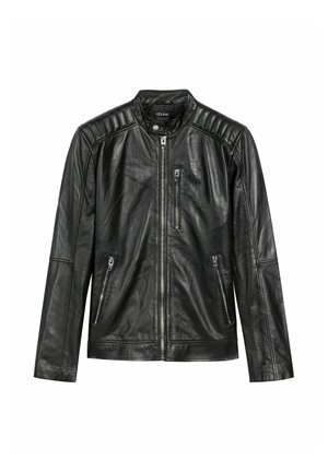 Czarna skórzana kurtka motocyklowa z zamkiem błyskawicznym z przodu, trzema kieszeniami na zamek, pikowanym detalem na ramionach oraz kołnierzem na zatrzaski.