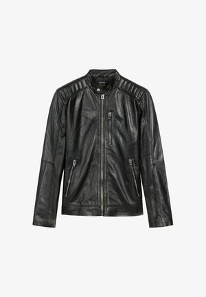 Czarna skórzana kurtka motocyklowa z zamkiem błyskawicznym z przodu, trzema kieszeniami na zamek, pikowanym detalem na ramionach oraz kołnierzem na zatrzaski.