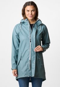 Vattentät turkos regnjacka med huva, framdragkedja, tryckknappar och två sidofickor; slätt material och avkopplad passform.