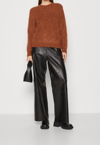 Mos Mosh Stickad tröja - brown