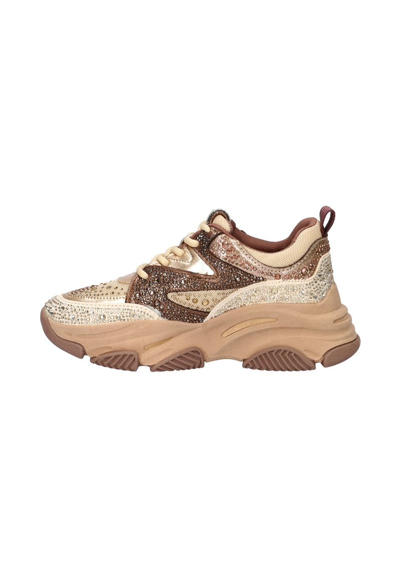 Sneakers met een chunky beige zool, bovenwerk van mesh en stof met bruine rhinestones, een bruine binnenkant en een zwart loopvlak op de zool.