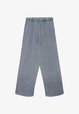 Pantaloni in denim grigio con vita elastica, coulisse, gambe larghe e dettagli di cuciture visibili. Texture liscia con finitura sbiadita.