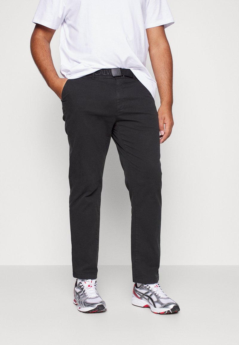 Calvin Klein GARMENT BELT - Chinos - black