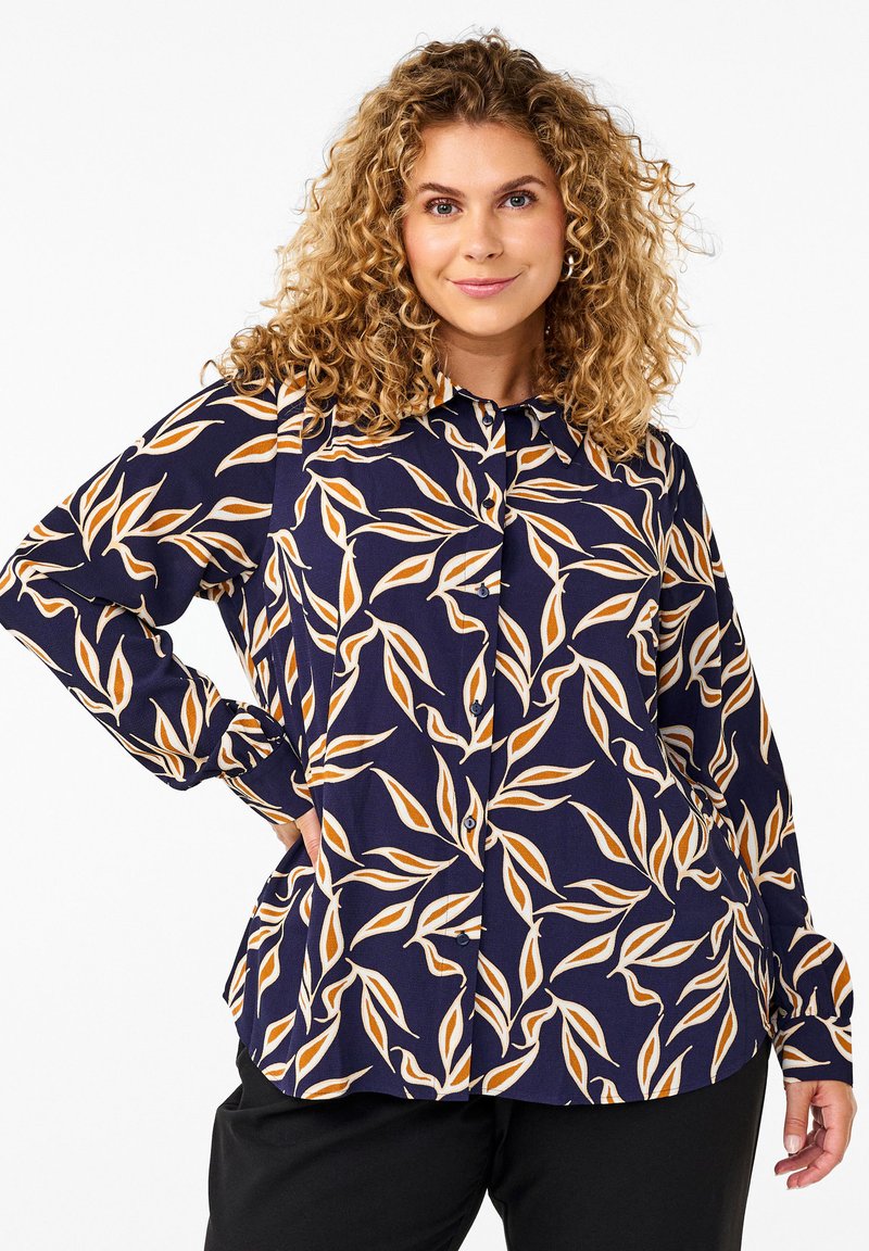 Zizzi Skjortebluser - ev. blue w. leaf aop