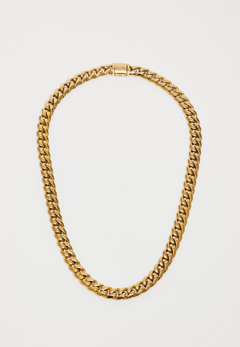Necklace s debelim karabinom u zlatnoj boji na bijeloj pozadini.