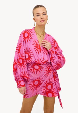 FOREVER IN OUR HANDS - Vestido informal - tropical   pink