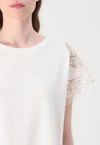 TWINSET Apdrukāts T-krekls - white