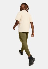 On SWEAT PANTS - Treningo apatinė dalis - hunter