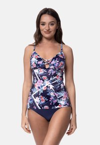 Tankini floreale navy con spalline incrociate. Presenta un motivo floreale nei toni del rosa e dell'azzurro, con un dettaglio a taglio sul busto.
