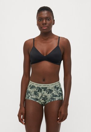 EVERYDAY SHORTS 3 PACK - Pants - black/green