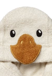 Asciugamano con un design di anatra. Presenta un soffice tessuto in spugna bianca, occhi ricamati neri e un becco marrone come accentuazione. Texture morbida e forma arrotondata.