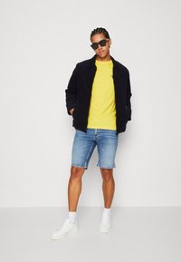 Tommy Jeans SCANTON - Shorts vaqueros - denim medium