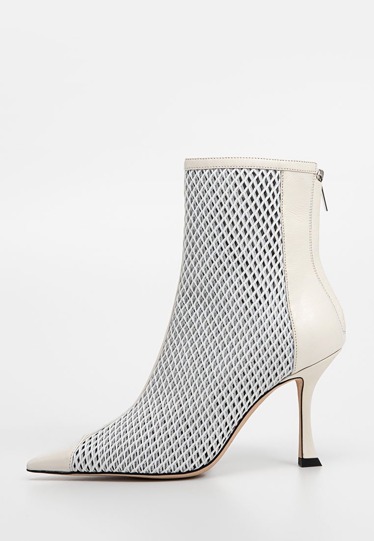 Jimmy Choo Enkellaarsjes met hoge hak crème Jimmy Choo Enkellaarsjes met hoge hak crème