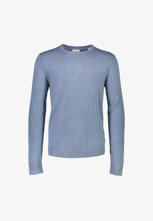 Světlounce modrý svetr s dlouhými rukávy, vyrobený z měkké, texturované látky, s kulatým výstřihem a žebrovanými manžetami a lemem. Jednoduchý, klasický design.