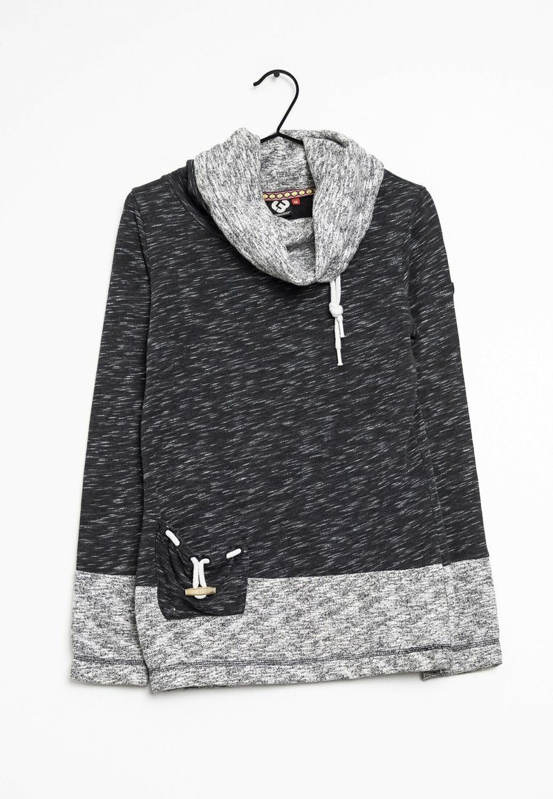 Pull à manches longues gris foncé et gris clair avec un large col bénitier, des cordons blancs et une petite poche avant, suspendu à un cintre noir.