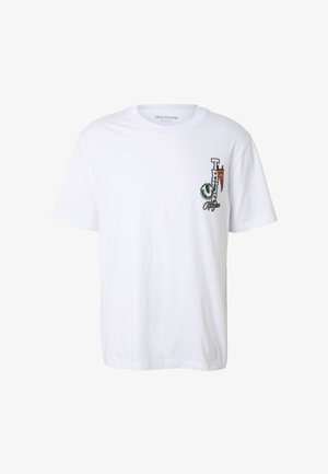 Biała koszulka z krótkim rękawem z małym kolorowym logo True Religion i napisem na lewej piersi, okrągły dekolt.