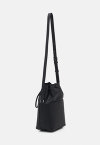 Calvin Klein MUST BUCKET  - Sac bandoulière - black