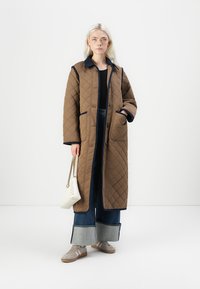 Vero Moda VMEMILY LONG COAT - Vinterkåpe / -frakk - cub/navy blazer
