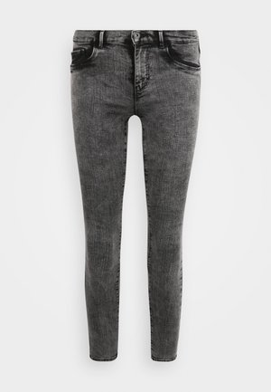 Jeans skinny em denim cinza com um acabamento ligeiramente desbotado, apresentando um design clássico de cinco bolsos e um fecho de botão com fecho de correr.