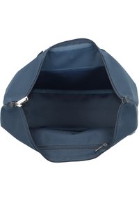 Sac en tissu bleu marine avec une large ouverture, fermeture éclair et poches intérieures pour une bonne organisation. Texture lisse avec des coutures durables.