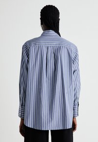 GAP BIG STRIPES BIG CUFF BIG COLLAR - Camicia - blue