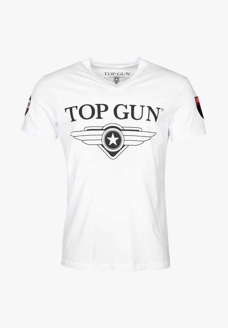Witte katoenen t-shirt met een v-hals, groot "TOP GUN" grafisch ontwerp in het zwart, en een cirkelvormig embleem met vleugels in het midden en een patch op de mouw.