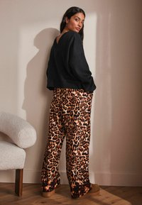 Next REGULAR FIT SET - Nattøj sæt - black animal