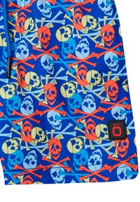 Pantaloncini da bagno blu con un motivo ripetuto di teschi e ossa incrociate in giallo, rosso e acquamarina. Presenta una toppa con logo e vita con cordoncino.