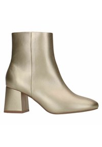 Bottine en cuir doré avec un talon bloc carré, texture lisse et design à bout pointu. Convient à diverses occasions.