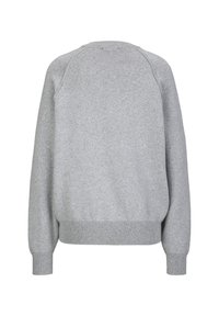 Grauer Sweatshirt aus weichem Baumwollmix, Rundhalsausschnitt, überschnittene Schulter, gerippte Bündchen und Saum, schlichtes Design ohne Muster oder Logos.