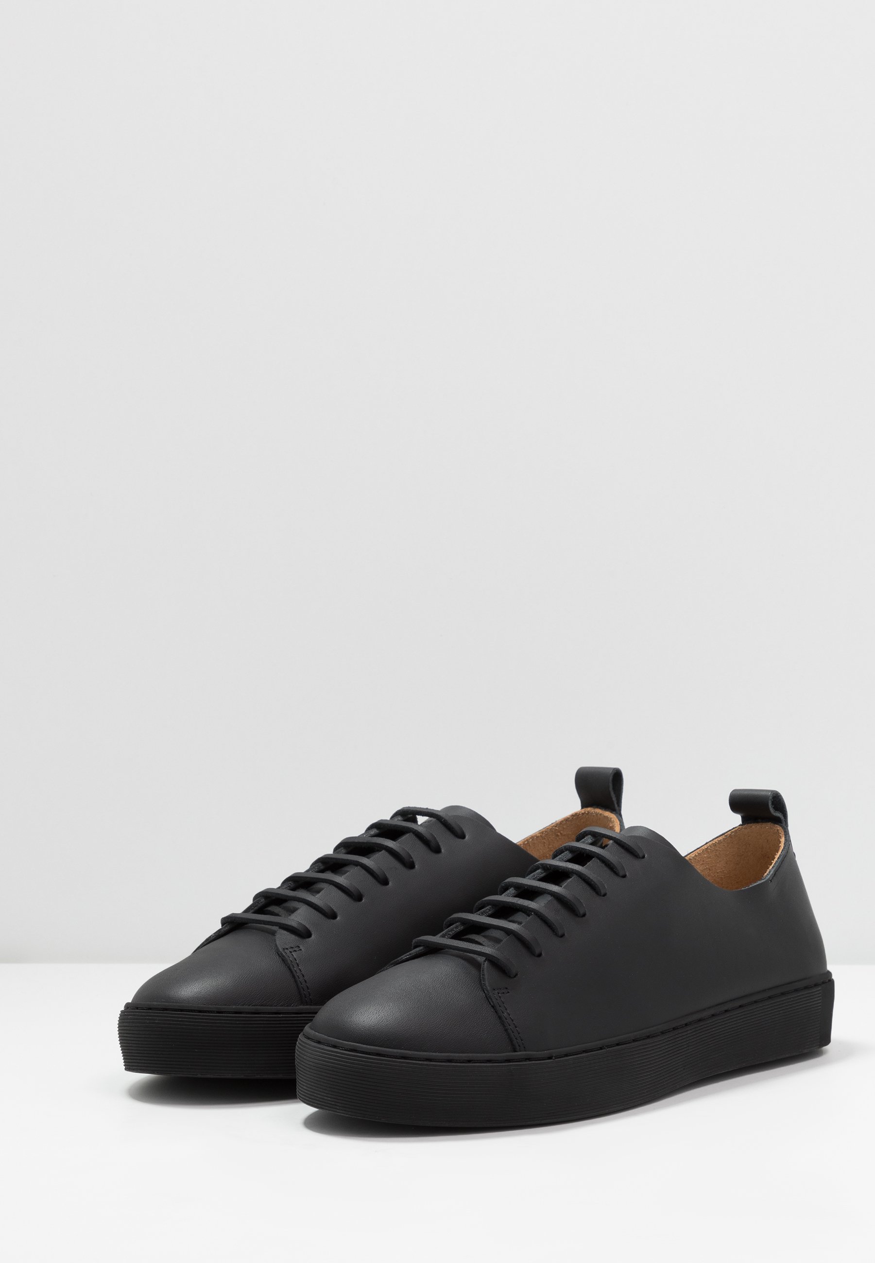 Royal RepubliQ DORIC DERBY SHOE Joggesko black Zalando.no Royal RepubliQ VERGE DERBY SHOE Joggesko white Zalando.no