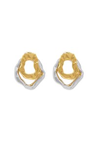 Orecchini in metallo dorato e argentato, caratterizzati da una forma organica con un anello interno testurizzato in oro e un design esterno liscio in argento.