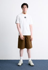 Nike Sportswear TEE - Print T-shirt - white