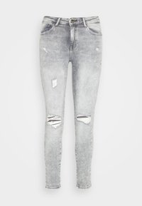 Úzké džíny ze světlého šedého denimu s opranými detaily, včetně roztržení na kolenou. Mají klasický design s pěti kapsami a zapínání na knoflíky.