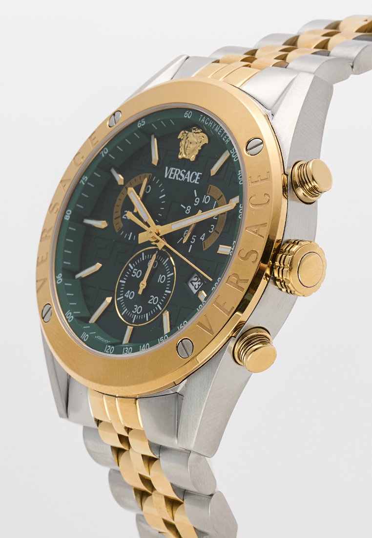 Orologio Versace con quadrante verde, cassa in acciaio inox oro e argento, funzioni cronografiche e design con bracciale a maglie.