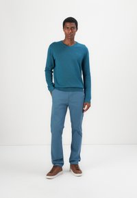 TOM TAILOR BASIC V NECK - Džemperis - dark aqua melange
