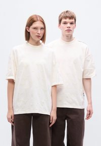Carlo Colucci THE CLEAN CAPSULE UNISEX - Μπλουζάκι με στάμπα - off white