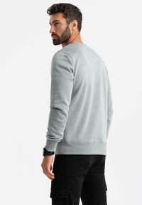 Ombre OM-SSPS-0181 - Mikina - light grey melange