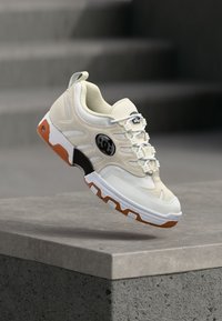 Επιλέχθηκε, grey/white