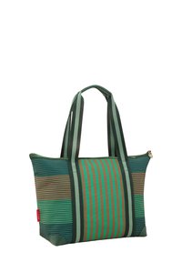 Groene en bruine gestreepte draagtas met dubbele handgrepen, voorzien van een ritssluiting en een textielachtige stof. Accentuerend zijn de contrasterende gekleurde strepen.
