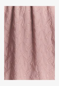 Vybrané, dusty plum