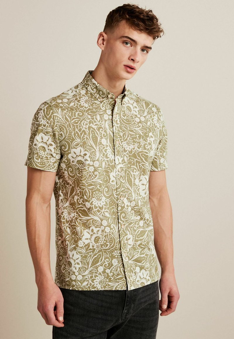 Next SHORT SLEEVE FLORAL PRINT STANDARD Shirt green Zalando.de