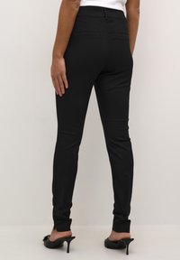 Kaffe LEA - Chino hlače - black deep