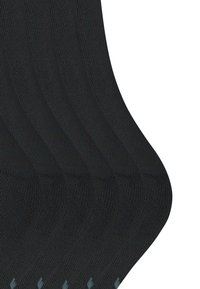 Schwarze, strukturierte Socken, die in einem Wellenmuster angeordnet sind, mit Rippendesign und verstärkten Fersen, geeignet für verschiedene Schuharten.
