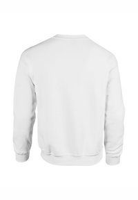 Sudadera blanca con cuello redondo, puños y dobladillo acanalados. Textura suave, ajuste estándar y sin adornos ni patrones.