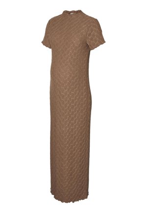 Braun gestricktes Kleid mit kurzen Ärmeln, hohem Halsausschnitt und einem strukturierten Wellenmuster. Es hat eine lange, gerade Silhouette und gewellte Kanten.